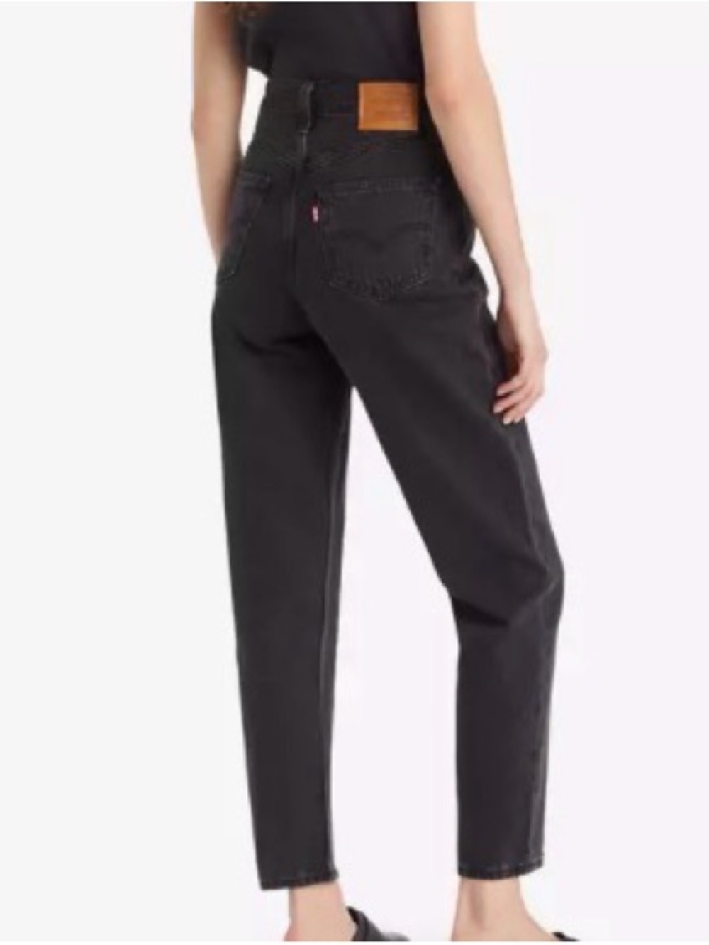 Levi's ❗️New with tags black high rise 80’s Mom Jeans. Women’s size 31w 30L